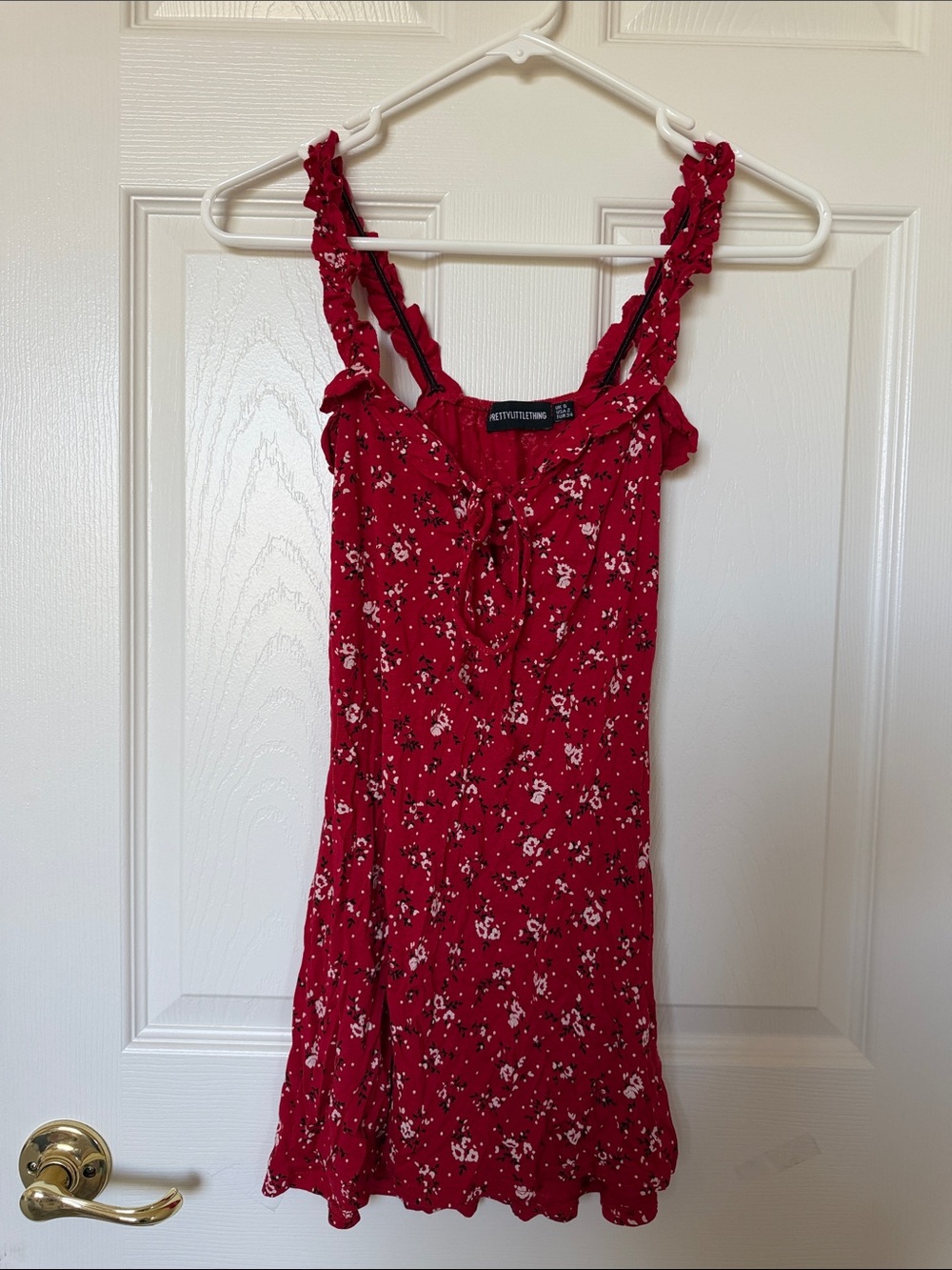 PrettyLittleThing Red Floral Ruffle Curtain Panel